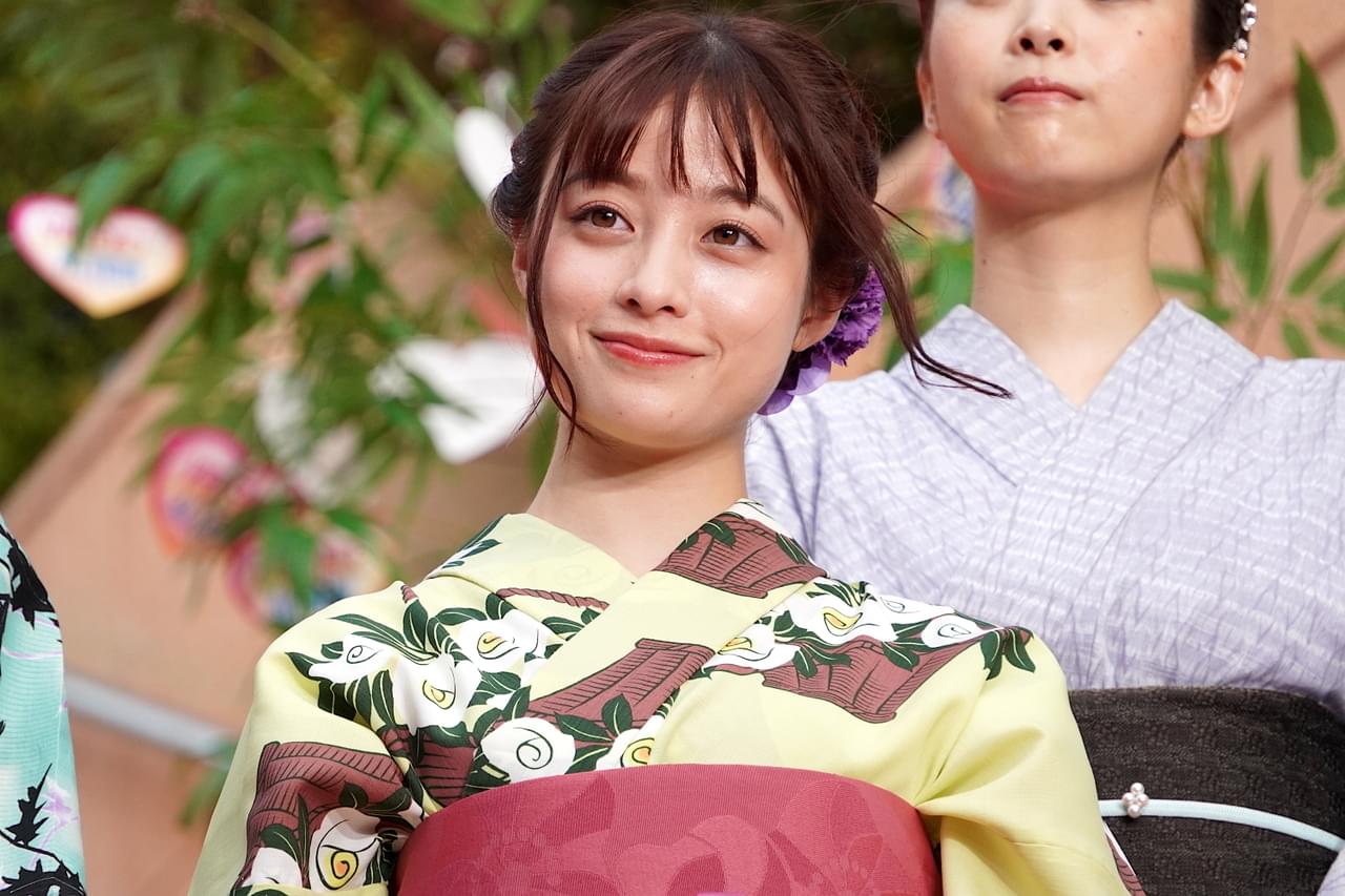 浴衣姿の橋本環奈、七夕の願い事は「王道です！」杉野遥亮らとピンクカーペットを闊歩