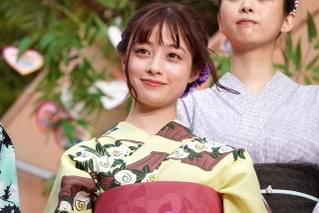 浴衣姿の橋本環奈、七夕の願い事は「王道です！」杉野遥亮らとピンクカーペットを闊歩