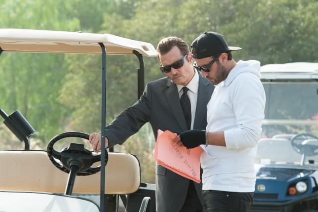 演出中のブラッド・ファーマン監督