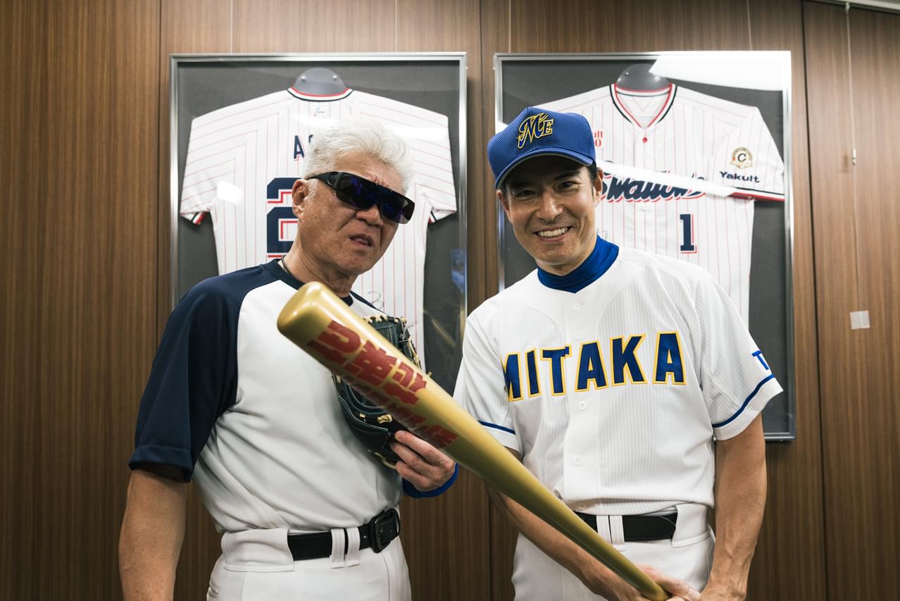 小沢仁志VS高嶋政宏、神宮球場でガチンコ一球勝負 セレモニーピッチイベントに登場