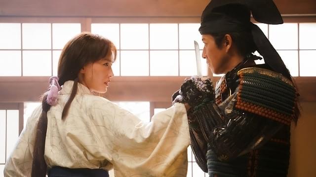 愛すか、殺すか…木村拓哉×綾瀬はるか「THE LEGEND & BUTTERFLY」緊迫の場面写真