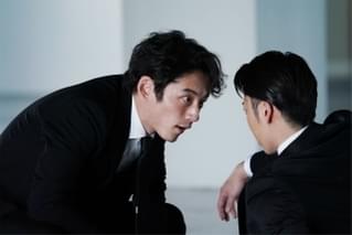 坂口健太郎の色気ダダ漏れ！ 危険な香りを纏った「ヘルドッグス」新場面写真