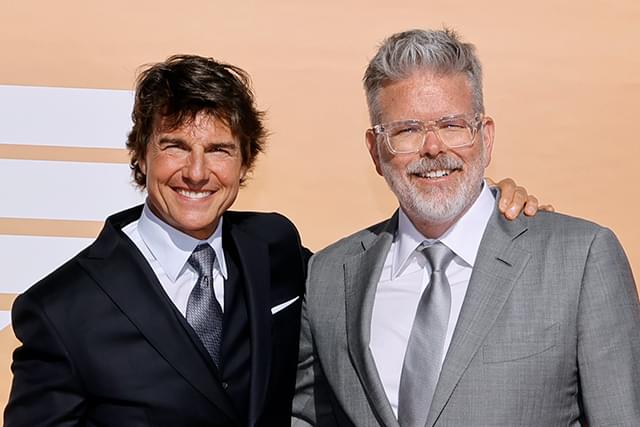 トム・クルーズ（左）とクリストファー・マッカリ―監督