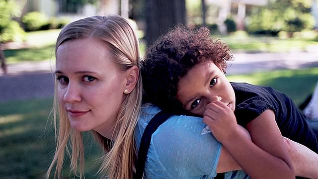 【「セイント・フランシス」評論】子守り女性と家族の試練を通じ、“ありのまま”に向き合う尊さをユーモラスに描く