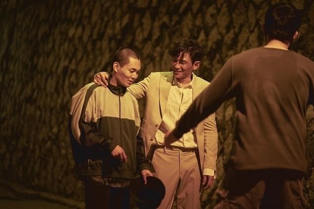 リュ・ギョンス（左）