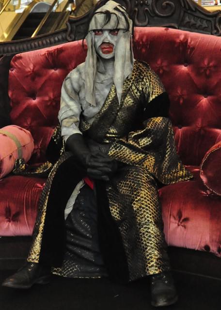 志々雄真実の等身大座像