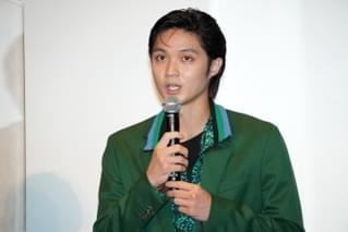 のん、“同士”さかなクンからハコフグ帽をプレゼントされギョギョ！っと大感激