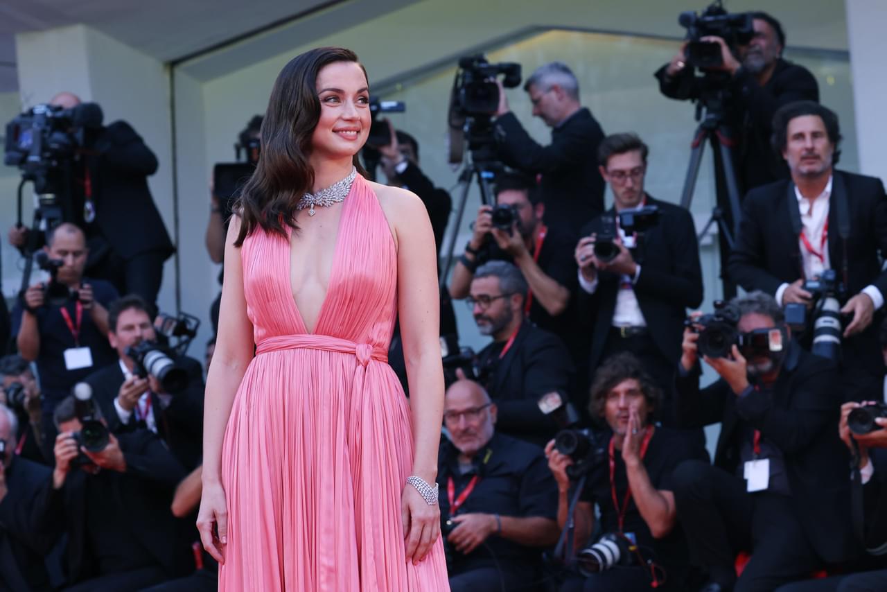 ベネチア映画祭終盤、ルカ・グァダニーノ、アリス・ディオップらに高評価 モンローに扮したアナ・デ・アルマスに歓声