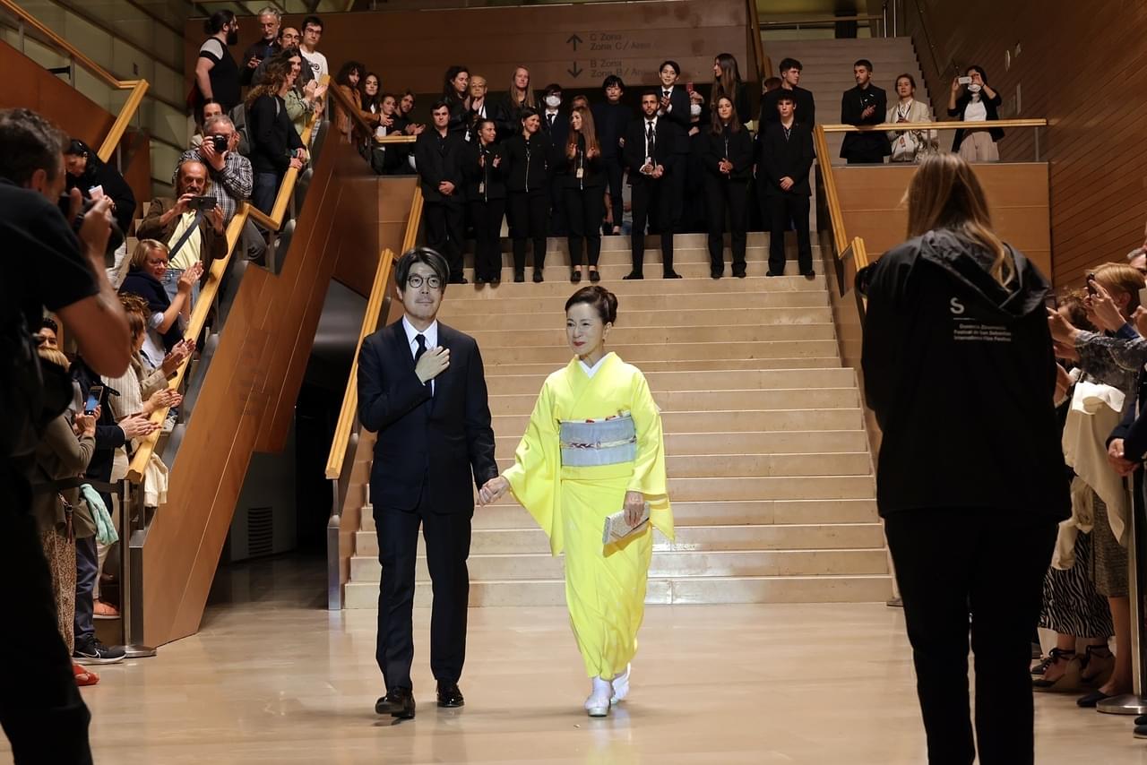 「百花」川村元気監督＆原田美枝子、喝采に感涙 スペインの観客、上映後の劇場で見送り