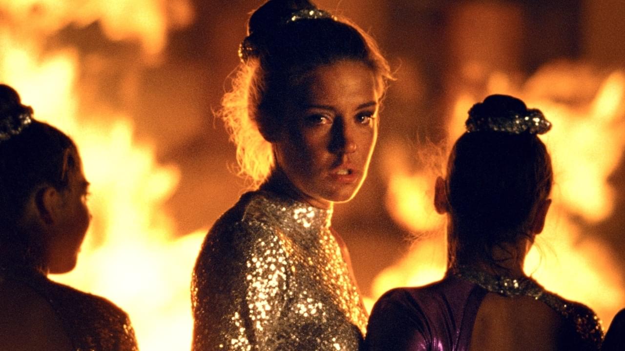 香りの能力でタイムリープする少女と家族を描くスリラー「ファイブ・デビルズ」11月18日公開