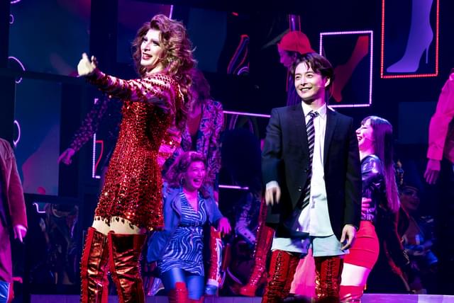 小池徹平＆城田優「キンキーブーツ」舞台写真15点もたっぷりお届け！