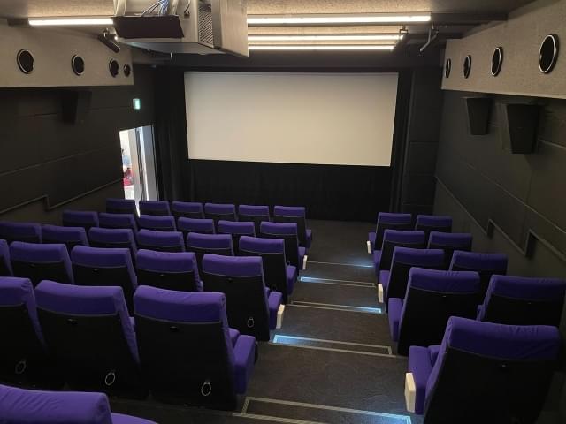 49席のスクリーン。その音響の良さがTwitter上でも評判になっている