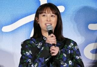 清野菜名、夜の公園で後ろ回し蹴りの特訓 映画「バイオハザード」にあこがれて