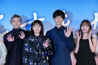 清野菜名、夜の公園で後ろ回し蹴りの特訓 映画「バイオハザード」にあこがれて