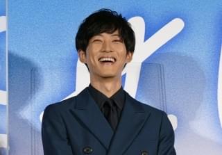 清野菜名、夜の公園で後ろ回し蹴りの特訓 映画「バイオハザード」にあこがれて