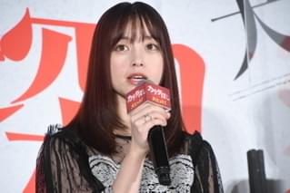 橋本環奈、高校時代の仰天エピソード「校舎が更地に…」 山本舞香と共に“飛行機通学”の過去を明かす