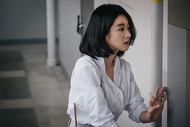 【「君だけが知らない」評論】ソ・イェジが記憶を失くした妻を演じ、見る者を翻弄する新たなサスペンス