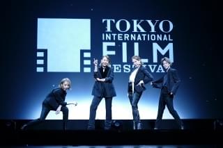 二宮和也、大規模レッドカーペットの感想は？ 橋本愛は映画祭のテーマ“飛躍”について語る