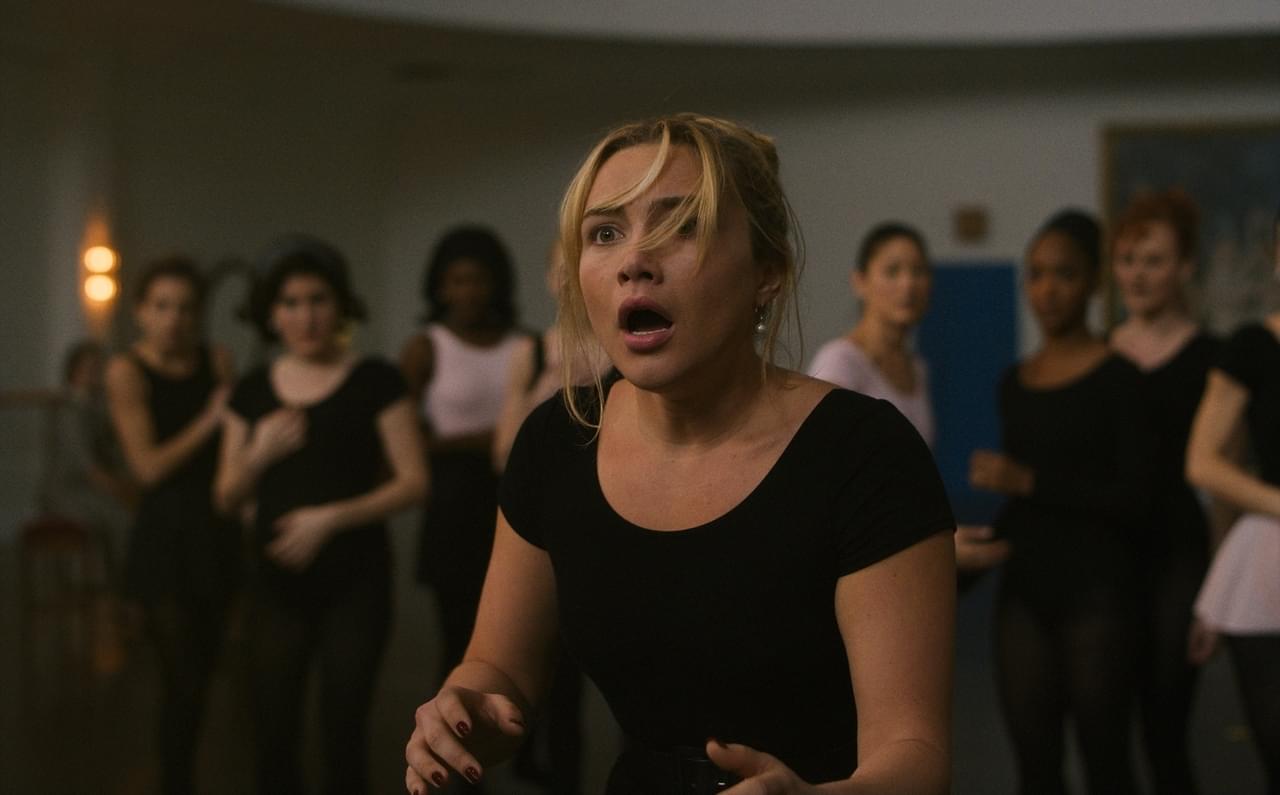 鏡の向こうに、姿を消したはずの友人の姿 「ドント・ウォーリー・ダーリン」不気味な本編映像