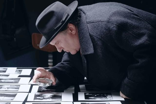 ジェラール・ドパルデューがメグレ警視を演じる