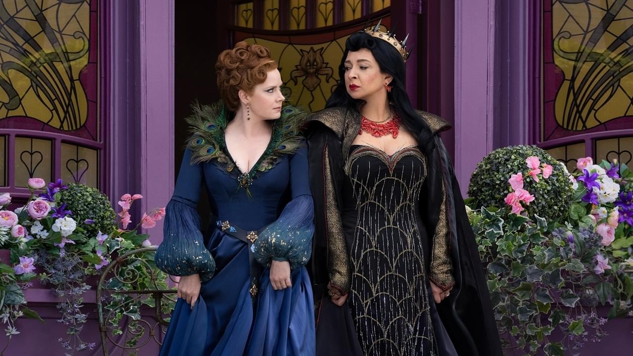 ジゼルの変ぼうに衝撃！ 「魔法にかけられて2」ジゼル＆敵マルヴィナを写した場面写真