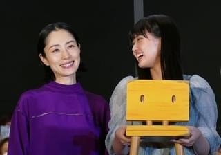 深津絵里、初声優は「とても怖かった」 新海誠最新作「すずめの戸締まり」初日舞台挨拶で久々の公の場