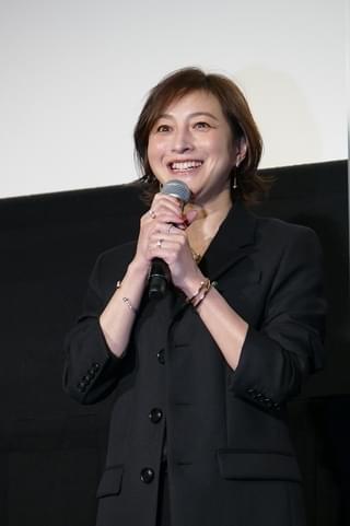 寺島しのぶ、剃髪は「正解だった」 「あちらにいる鬼」舞台挨拶でトヨエツ＆広末涼子が労う