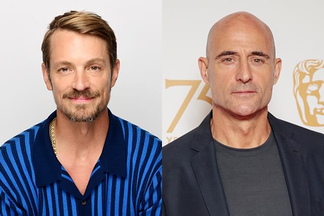 ジョエル・キナマン(左)、マーク・ストロング(右)