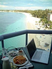 陽光溢れるビーチは、眺めただけ