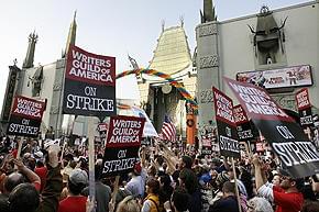 長引くWGAのストライキで、かつてない事態に陥っているハリウッド