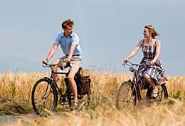 We should have more individual point of view. 宣伝に左右されない感性が大事？