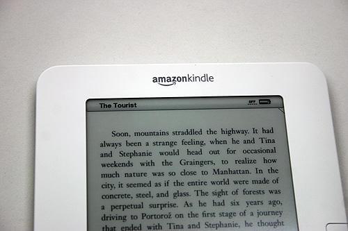 重さ290グラム程度の端末の中に 1500冊が入る!
