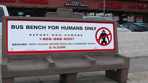 バス停のベンチにも！