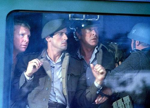 S・スタローン、M・ケインらのほかにも サッカーの王様ペレなど本物のサッカー選手も出演