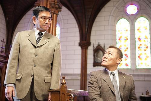 國村隼、石坂浩二らベテラン俳優が脇を固める