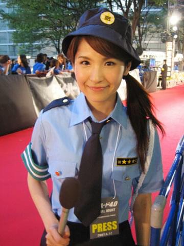 どさくさに紛れてレッドカーペットに“侵入”