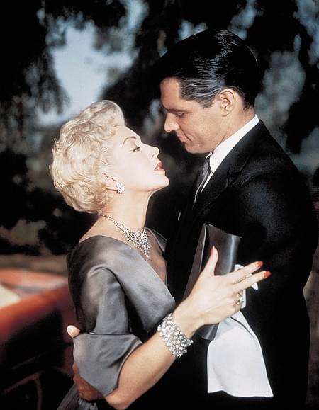 ラナ・ターナー（左）とジョン・ギャビン