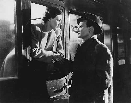 シリア・ジョンソン（左）とトレバー・ハワード