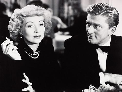 リタ（アン・サザーン）の夫に扮したのは のちの大スター、カーク・ダグラス