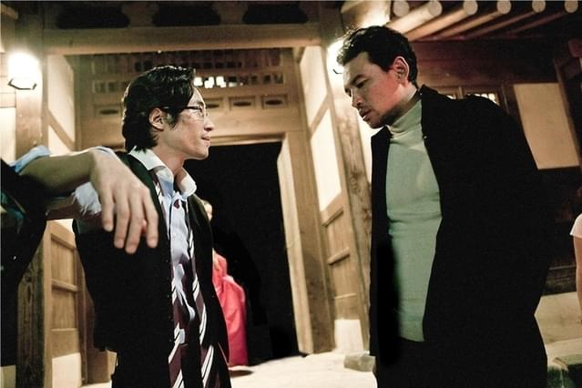 緊迫した駆け引きを行うリュ・スンボムとファン・ジョンミン