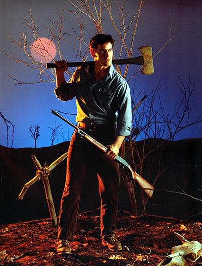 主演のブルース・キャンベルは サム・ライミの中学時代からの同級生