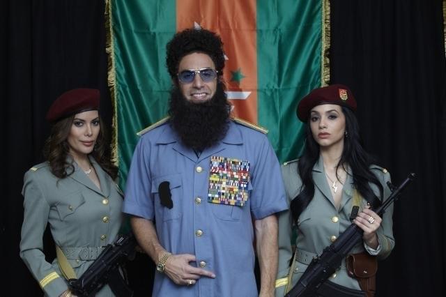 将軍様として取材に登場したサシャ・バロン・コーエン