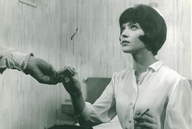 ゴダールとカリーナの結婚後第2作。主人公の名前は エミール・ゾラの小説「ナナ」からとられた