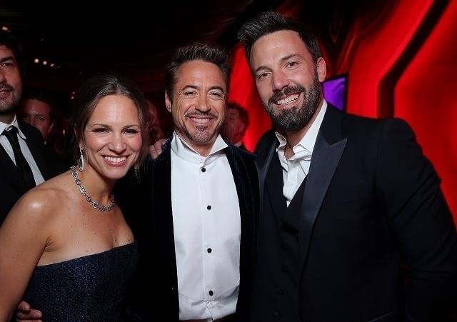 ワーナーのパーティーでのロバート・ダウニー・ジュニア夫妻と ベン・アフレック