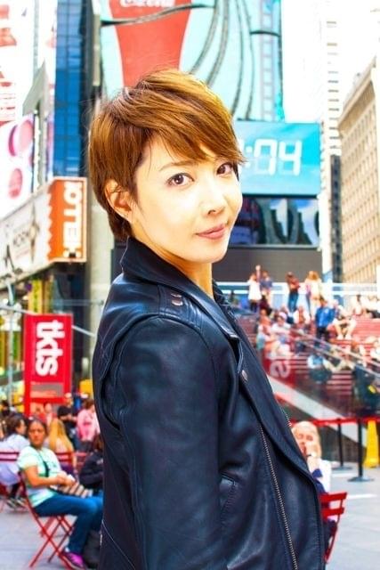 撮影:若林ゆり、スタイリスト:Lisa Jarvis