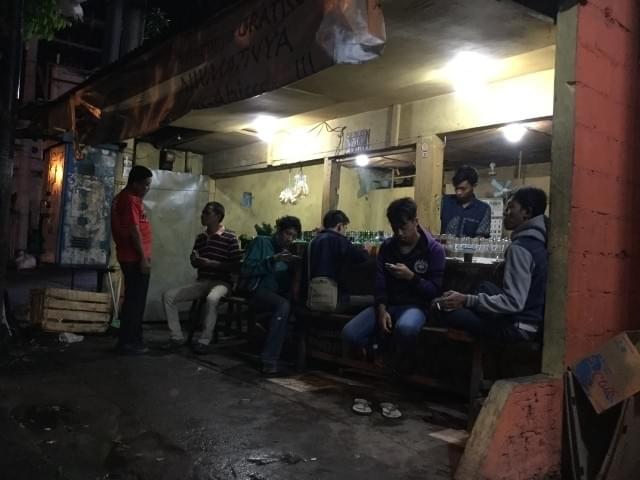 男性の憩いの場、コーヒー屋台のワルコップ