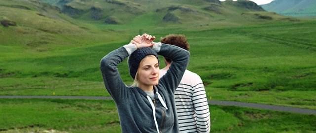 女優メラニー・ロランが新しいライフスタイルを探して世界を旅する