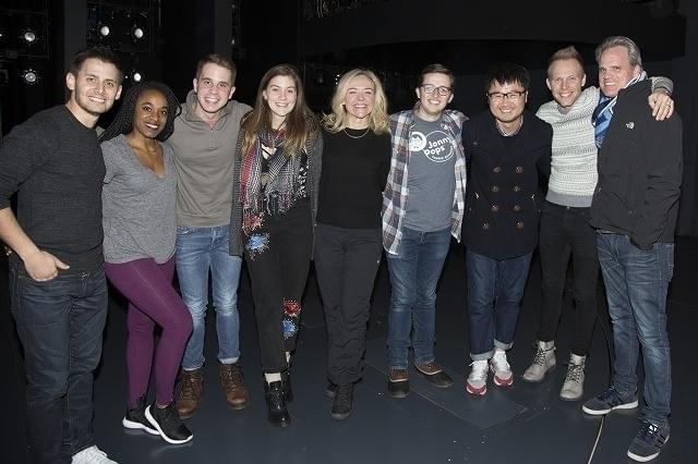 筆者（右から3番目）とキャストたち