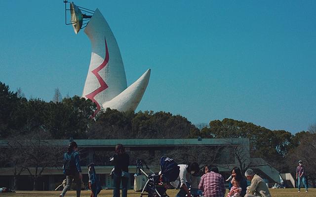 大阪・万博公園にそびえる「太陽の塔」