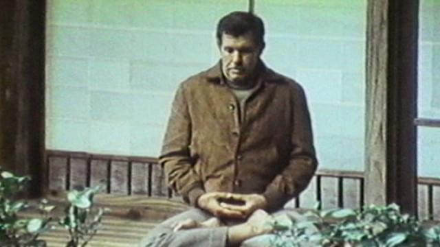 日本で座禅を経験し、ヨガも取り入れた